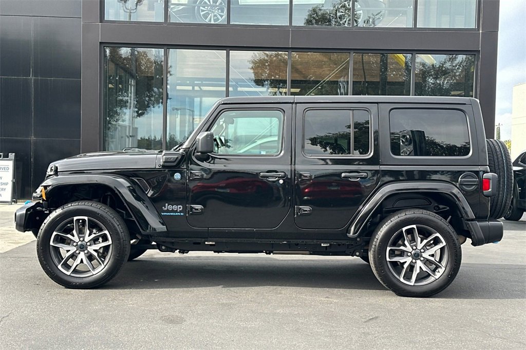 Used 2024 Jeep Wrangler Unlimited image 9