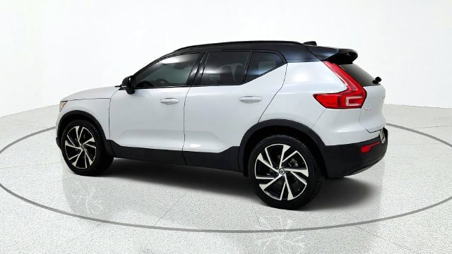 Used 2022 Volvo XC40 T4 R-Design w/ Protection Package Premier FWD image 5