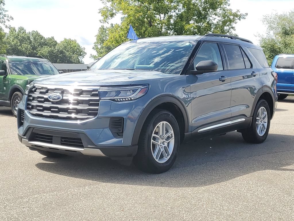 Certified 2025 Ford Explorer Active AWD/4WD image 2