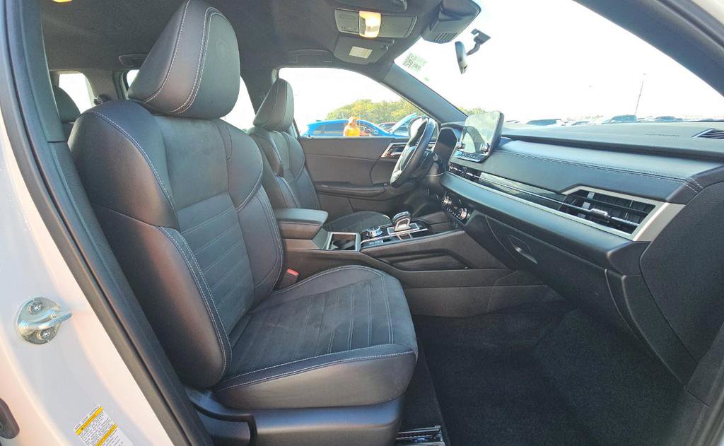 Used 2023 Mitsubishi Outlander SE image 6