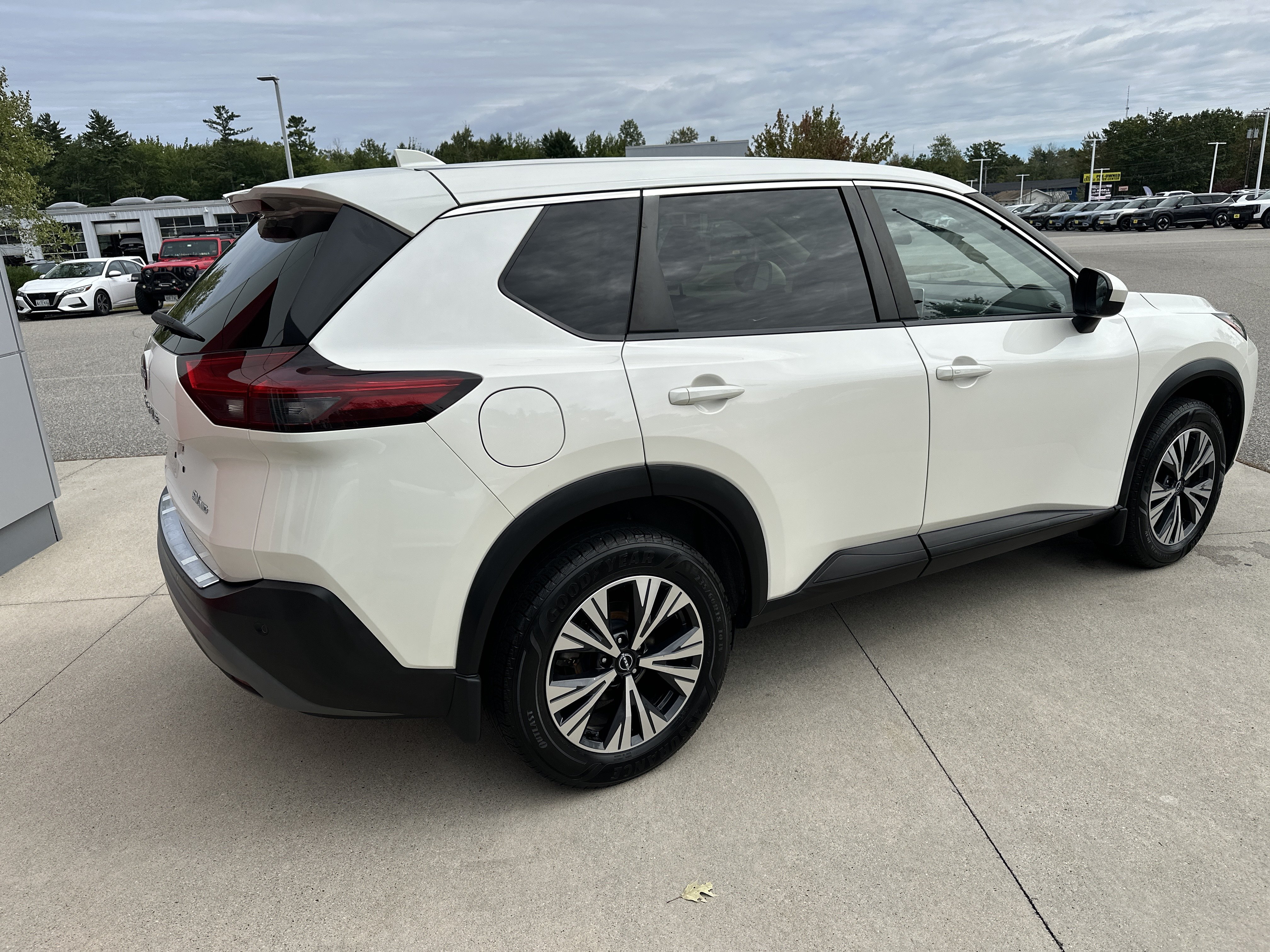 Certified 2023 Nissan Rogue SV AWD/4WD image 5
