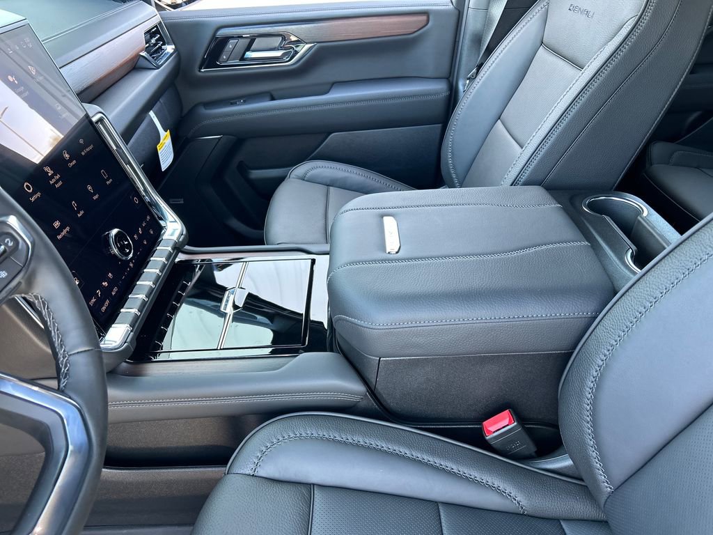 New 2026 GMC Yukon XL Denali w/ Denali Reserve Package AWD/4WD image 39