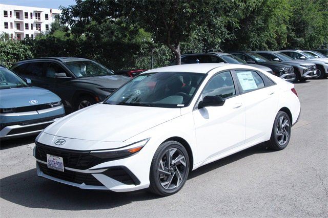 Certified 2025 Hyundai Elantra SEL image 7