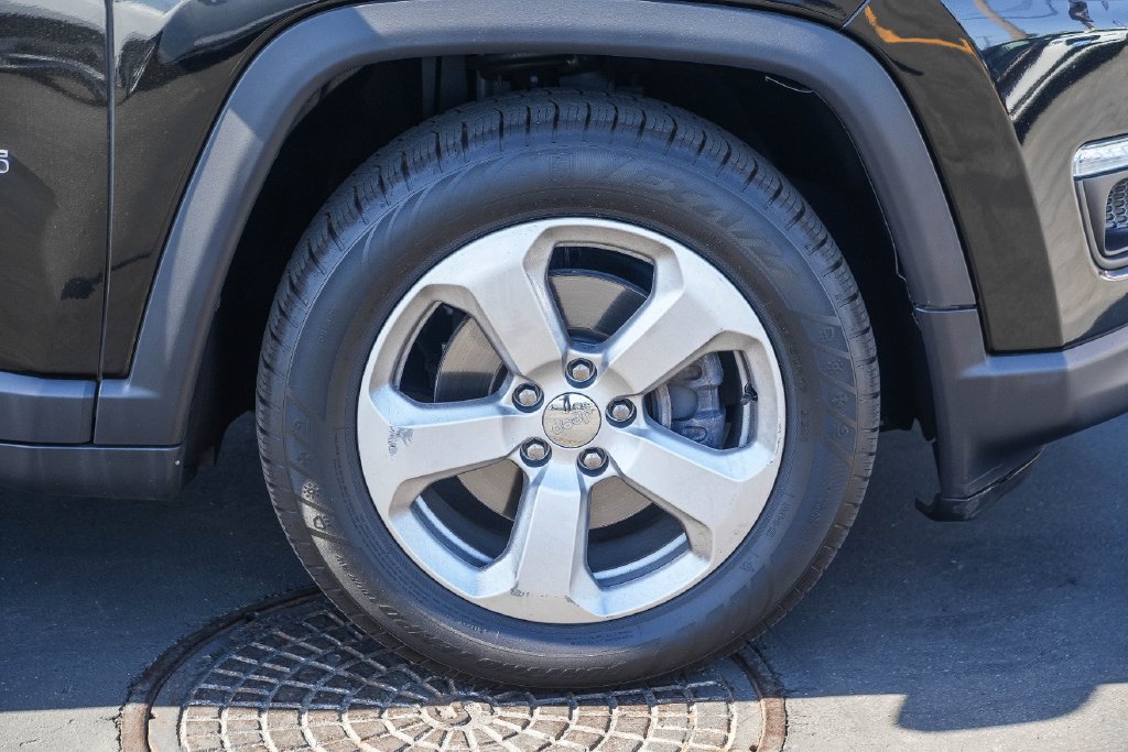 Used 2019 Jeep Compass Latitude FWD image 12