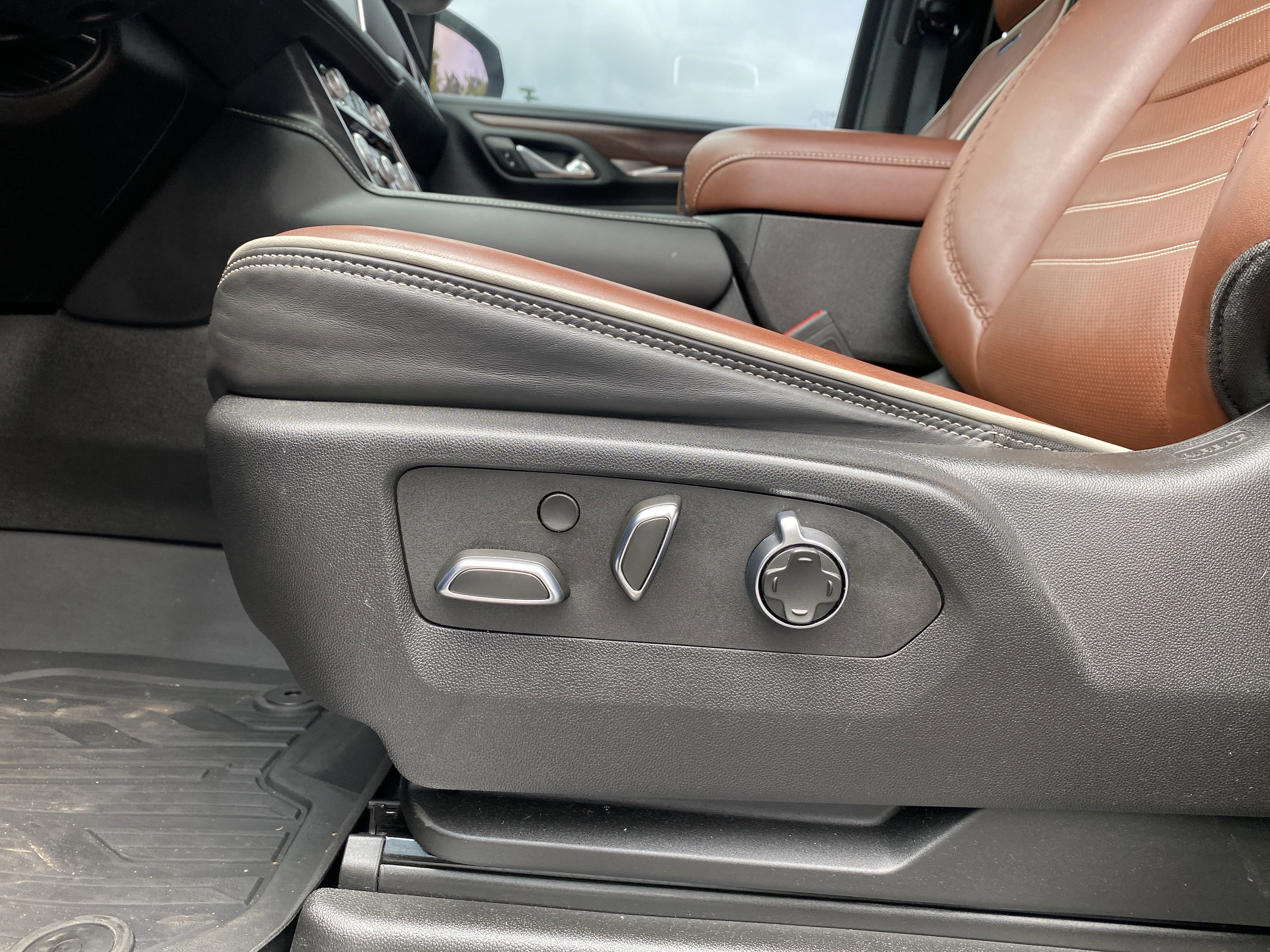 Used 2023 GMC Yukon Denali Ultimate AWD/4WD image 23