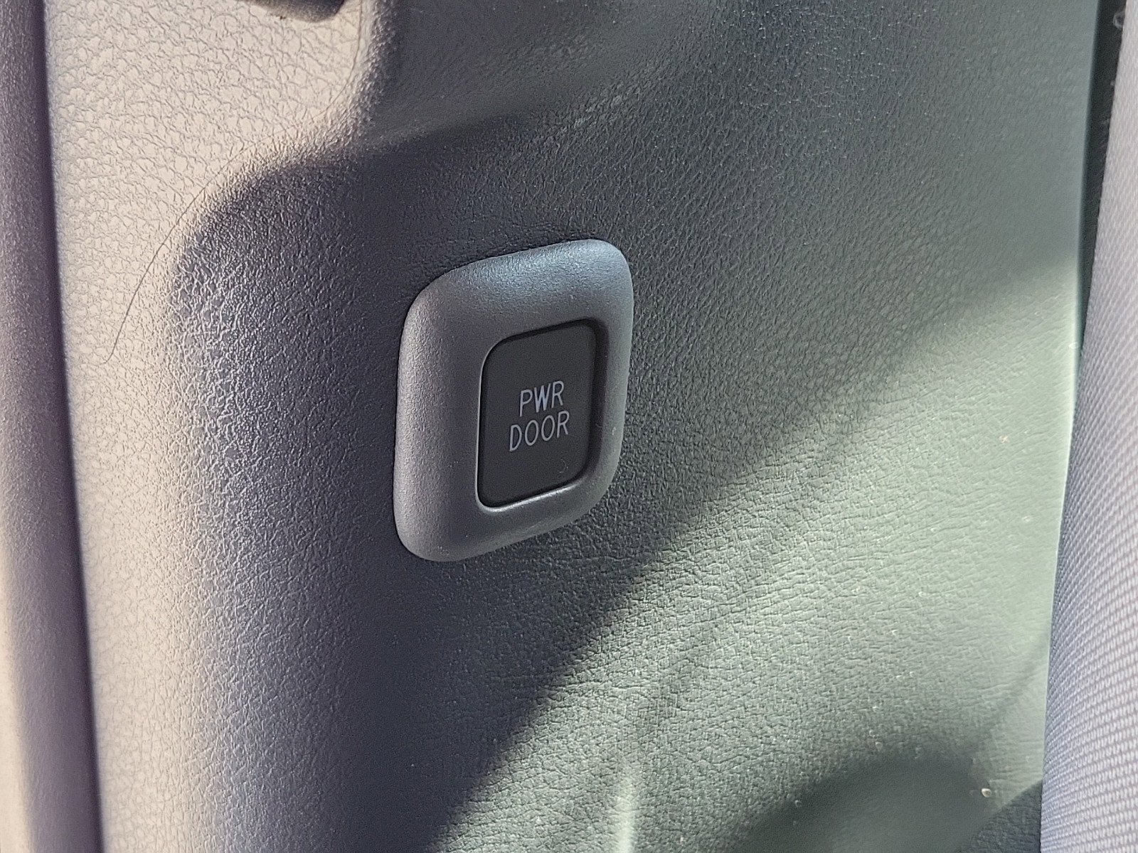 Used 2024 Toyota Sienna LE image 17