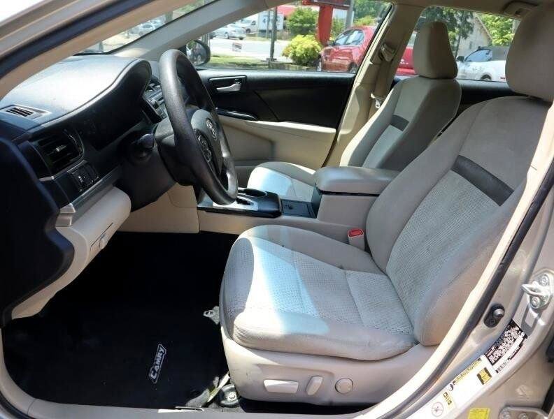 Used 2014 Toyota Camry LE FWD image 8