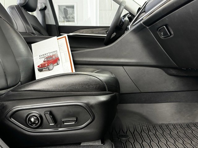 Used 2023 Jeep Grand Cherokee Limited w/ Luxury Tech Group II image 5