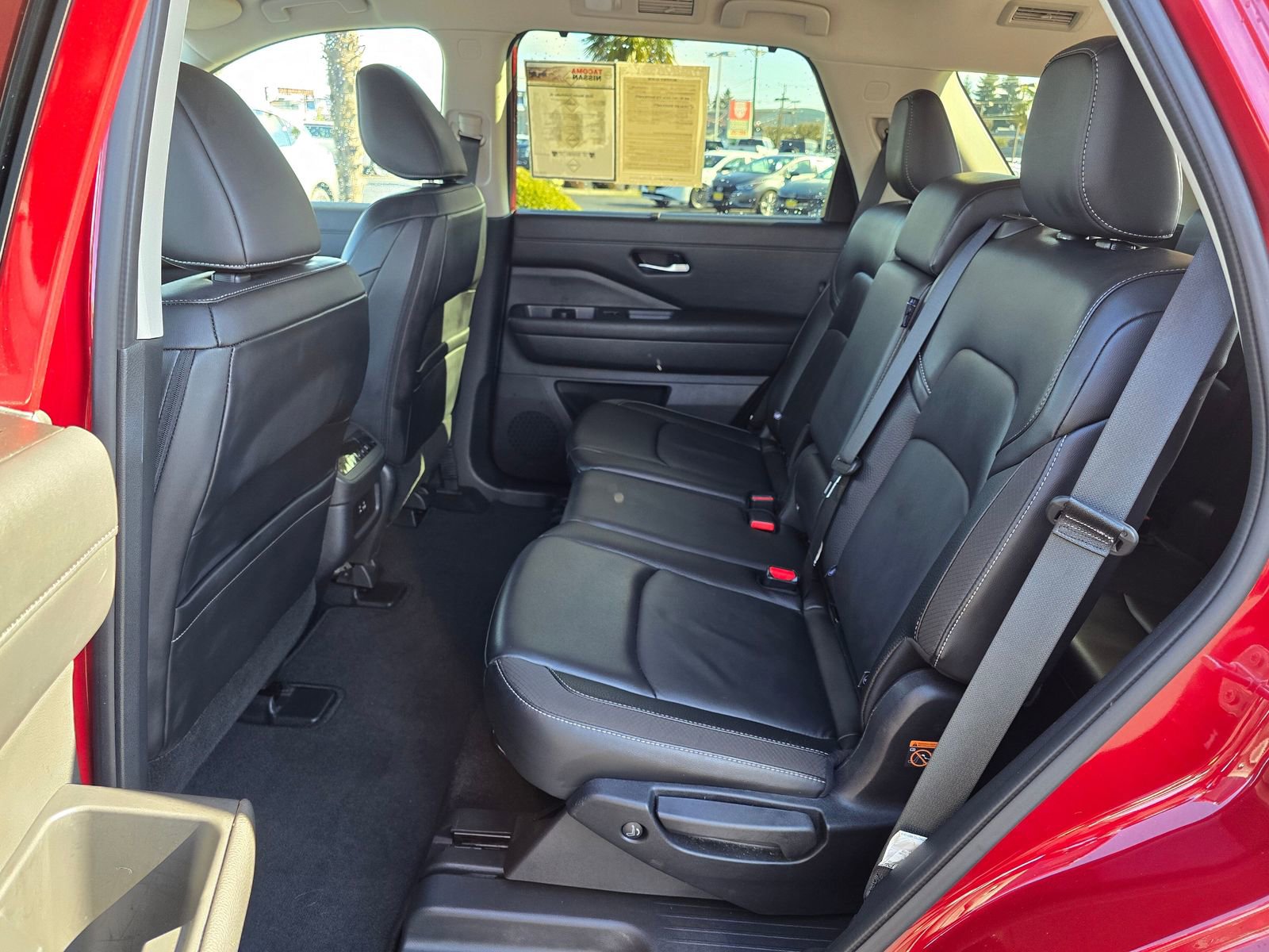 Used 2025 Nissan Pathfinder SL AWD/4WD image 33