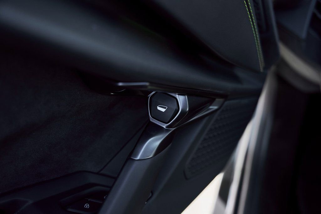 Used 2025 Lamborghini Revuelto AWD/4WD image 40