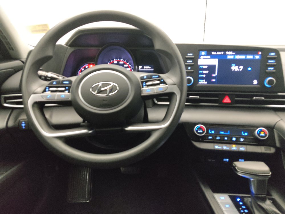 Used 2021 Hyundai Elantra SEL FWD image 22