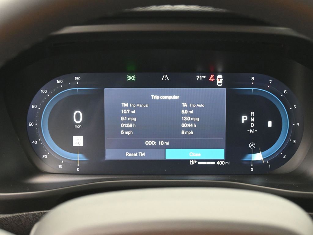 New 2025 Volvo XC40 B5 Plus w/ Protection Package Premier image 9