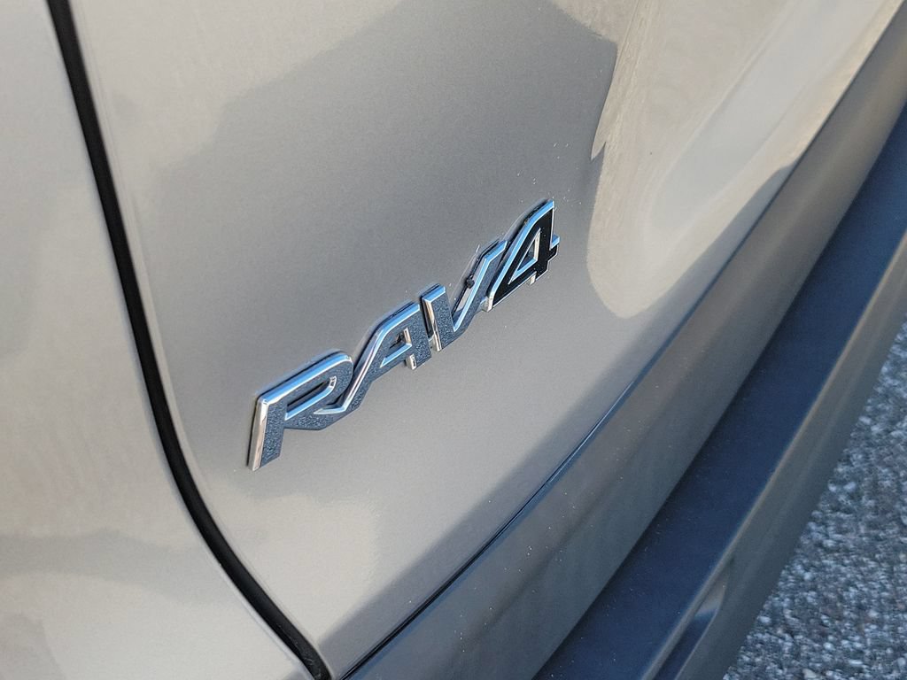 Used 2021 Toyota RAV4 XLE w/ Convenience Package AWD/4WD image 6