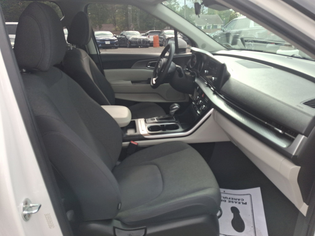 Used 2022 Kia Carnival LX FWD image 13