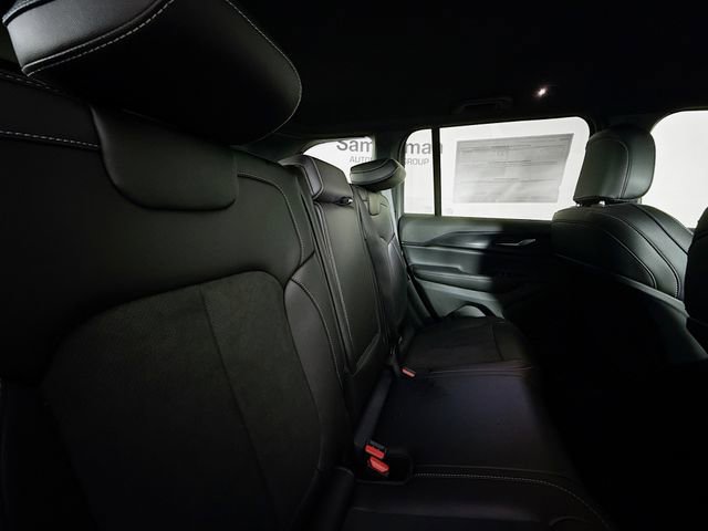 New 2025 Jeep Grand Cherokee Altitude image 25