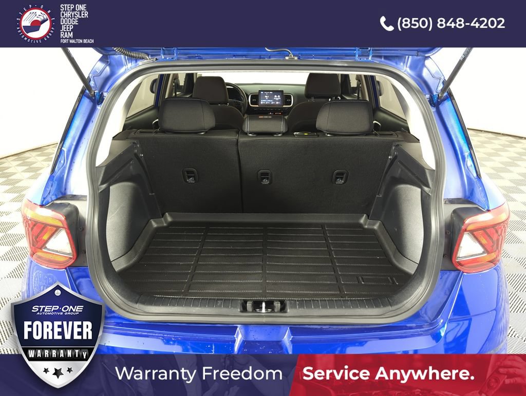 Used 2023 Hyundai Venue SEL FWD image 30
