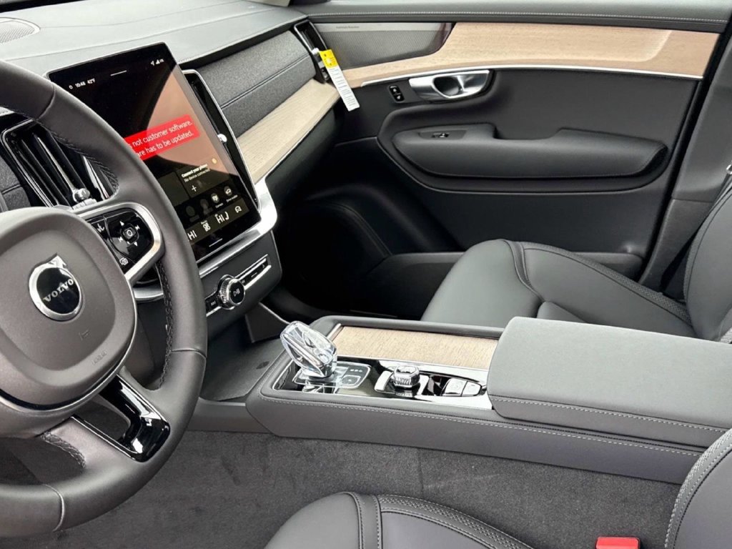 Certified 2026 Volvo XC90 B6 Plus w/ Protection Package Premier AWD/4WD image 19