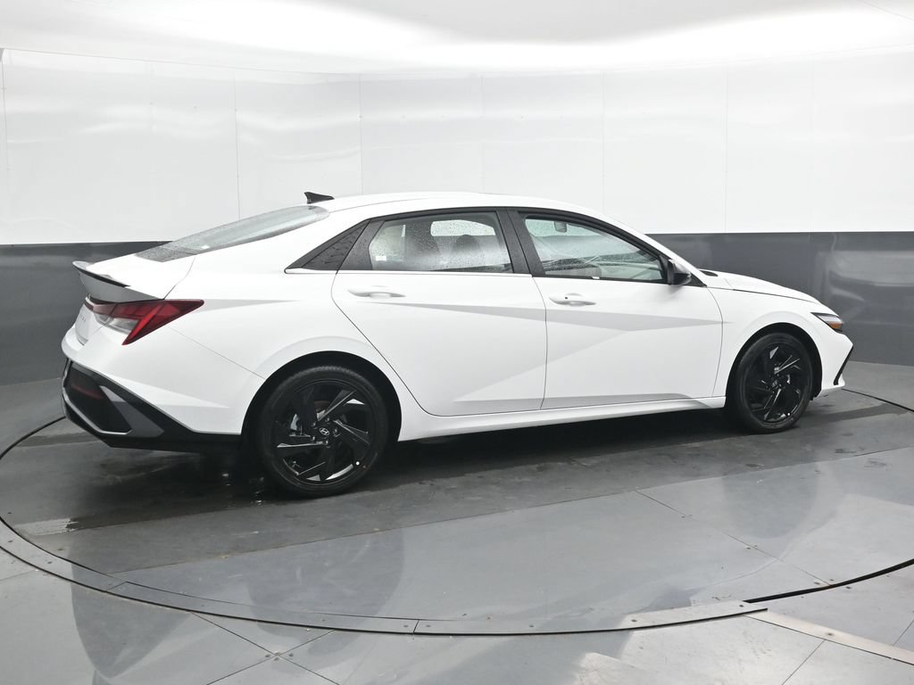 New 2026 Hyundai Elantra SEL Sport Premium FWD image 2