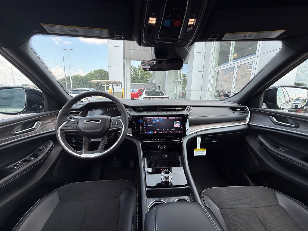 New 2026 Jeep Grand Cherokee Altitude RWD image 7