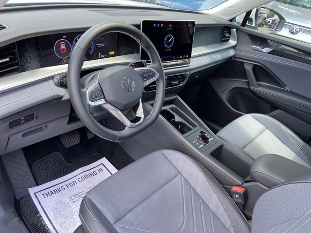 Used 2025 Volkswagen Tiguan SE AWD/4WD image 22