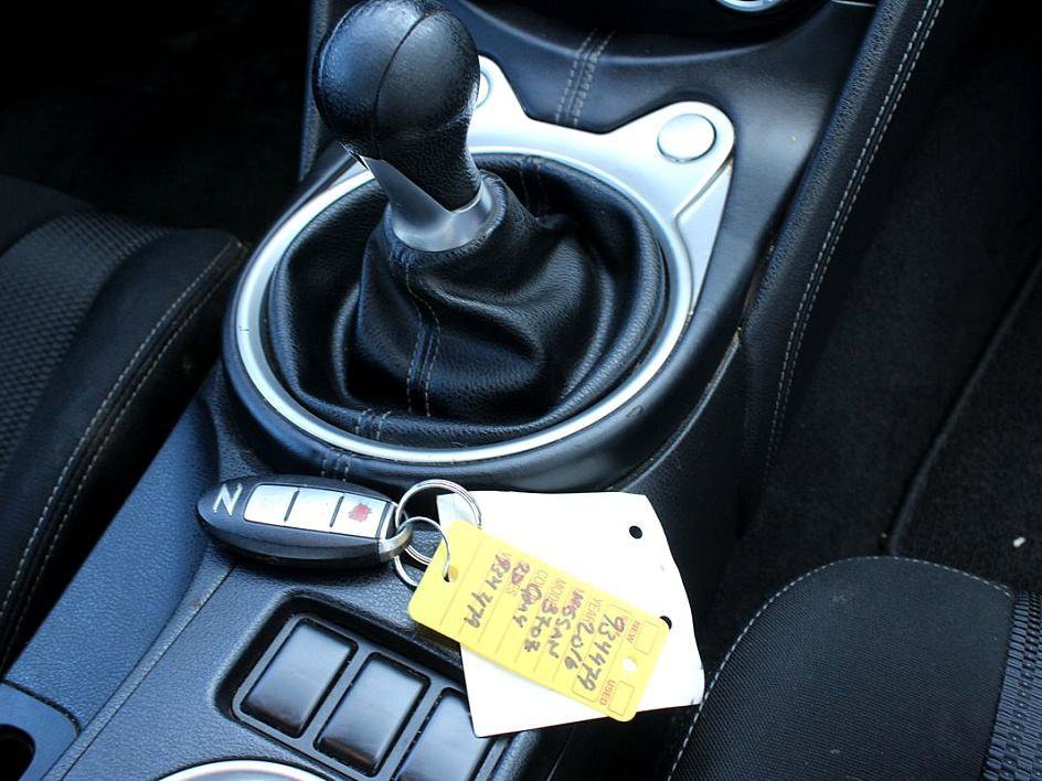Used 2016 Nissan 370Z Coupe RWD image 12