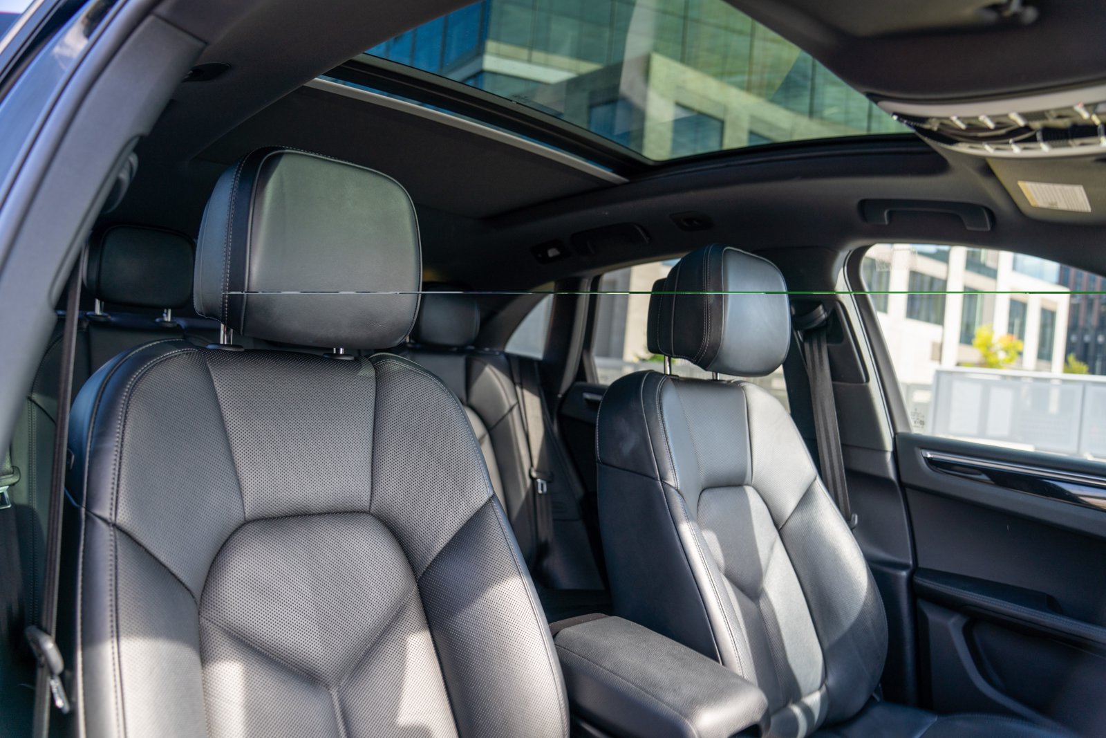 Certified 2024 Porsche Macan AWD/4WD image 28