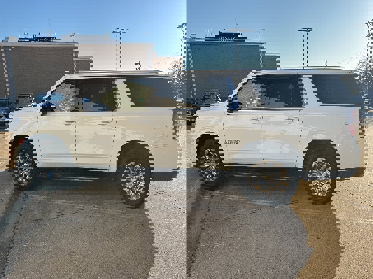 Used 2023 Chevrolet Suburban Premier image 8