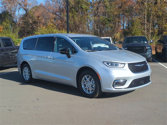 New 2026 Chrysler Pacifica Select image 15