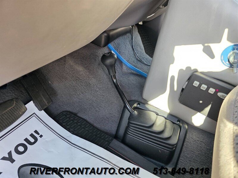 Used 2001 Ford F350 4x4 Regular Cab DRW Super Duty image 13