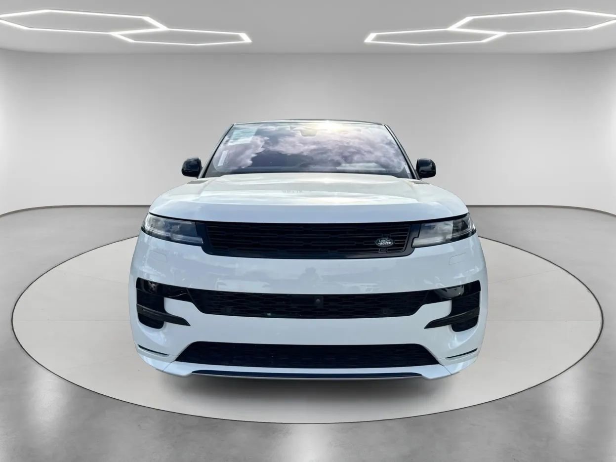 Used 2023 Land Rover Range Rover Sport SE Dynamic image 2