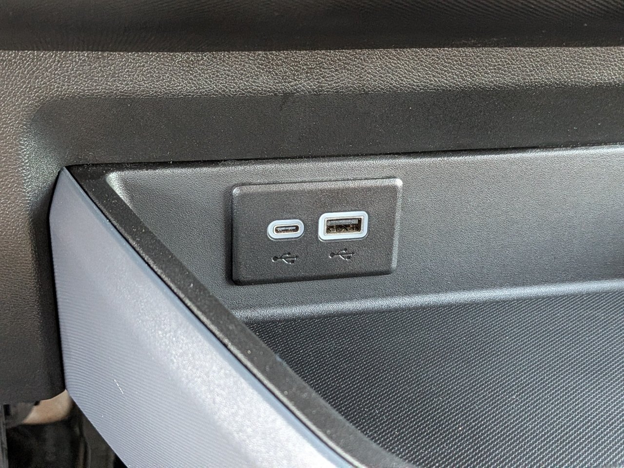 Used 2024 Chevrolet Brightdrop 400 w/ Commercial Equipment Package AWD/4WD image 23