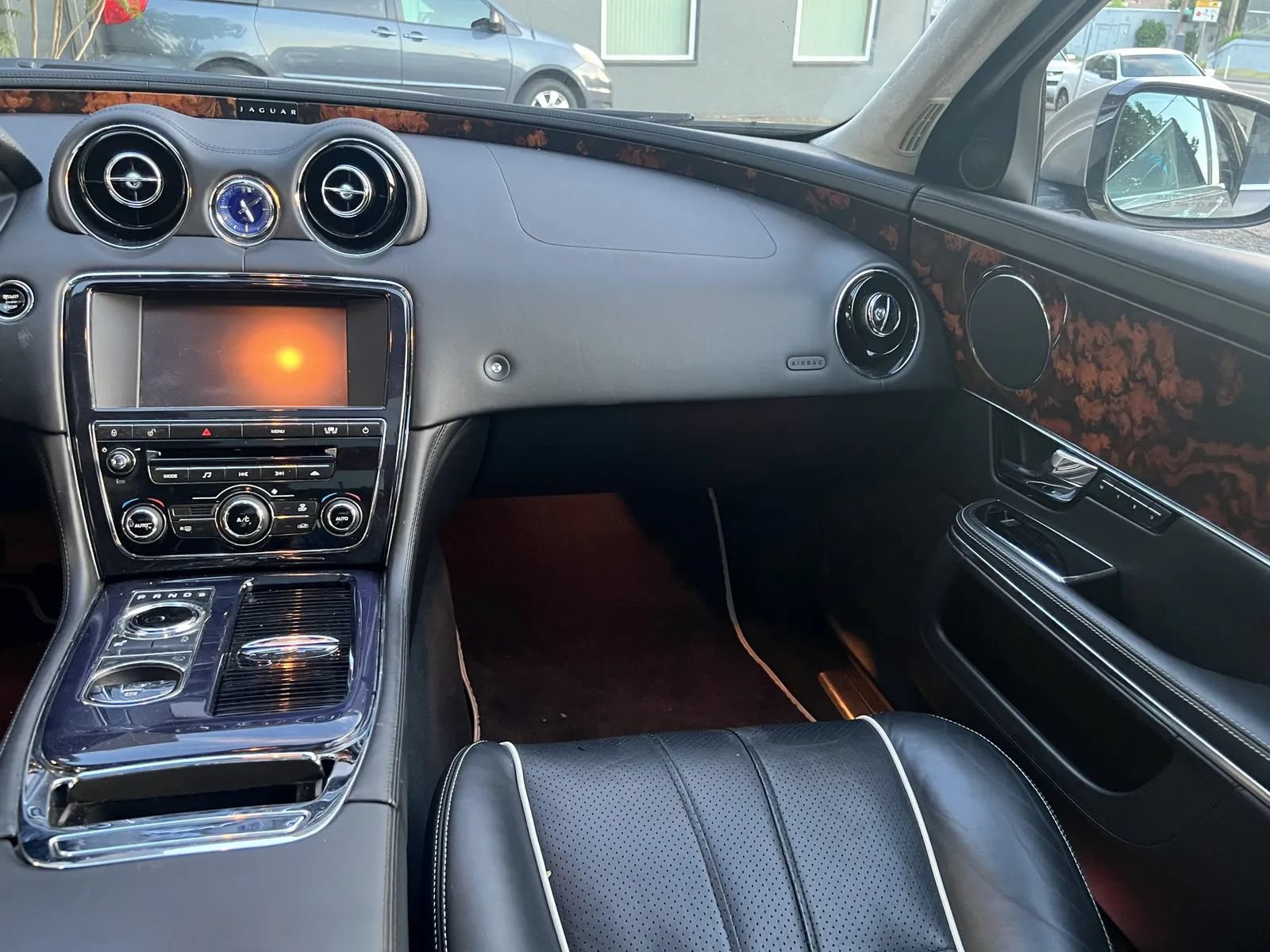 Used 2011 Jaguar XJ L RWD image 19