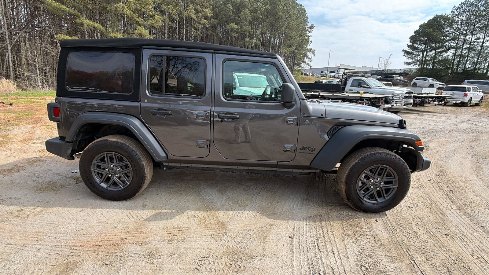 Used 2024 Jeep Wrangler Sport S image 7