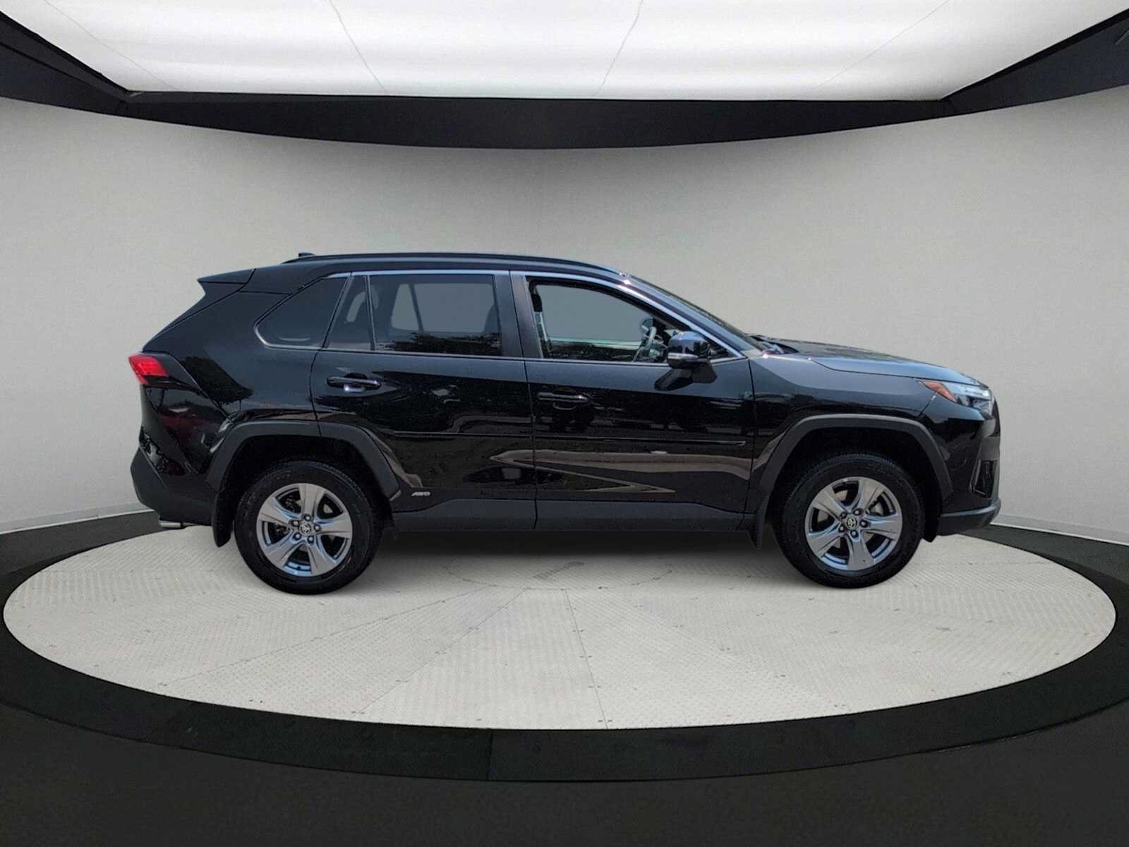 Used 2023 Toyota RAV4 XLE w/ Convenience Package AWD/4WD image 9