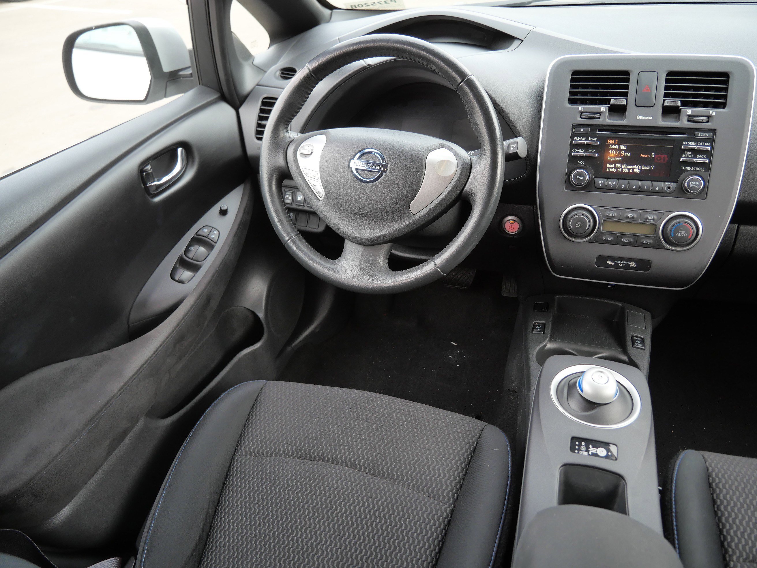 Used 2013 Nissan Leaf S image 9