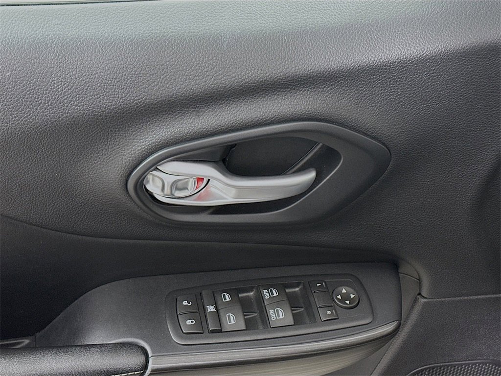 Used 2016 Jeep Cherokee Limited image 21