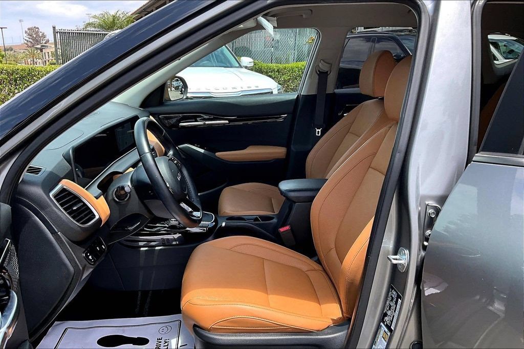Certified 2024 Kia Seltos EX FWD image 14