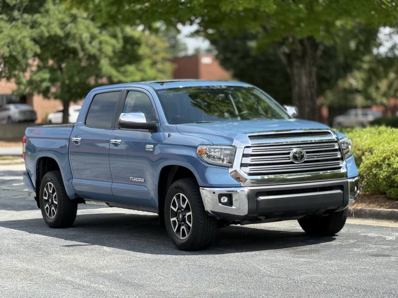 Used 2018 Toyota Tundra Limited w/ Limited Premium Package AWD/4WD image 3