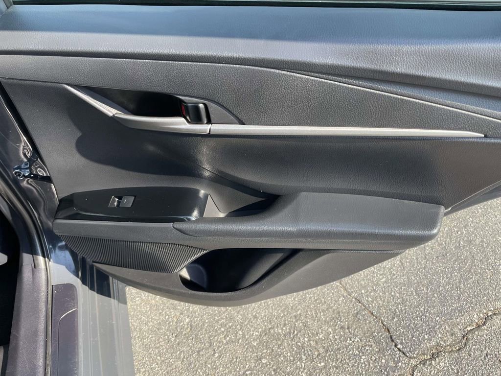 Used 2025 Toyota Camry SE image 44