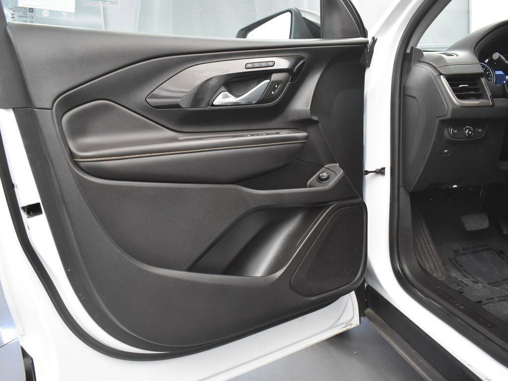 Used 2023 GMC Terrain AT4 image 27