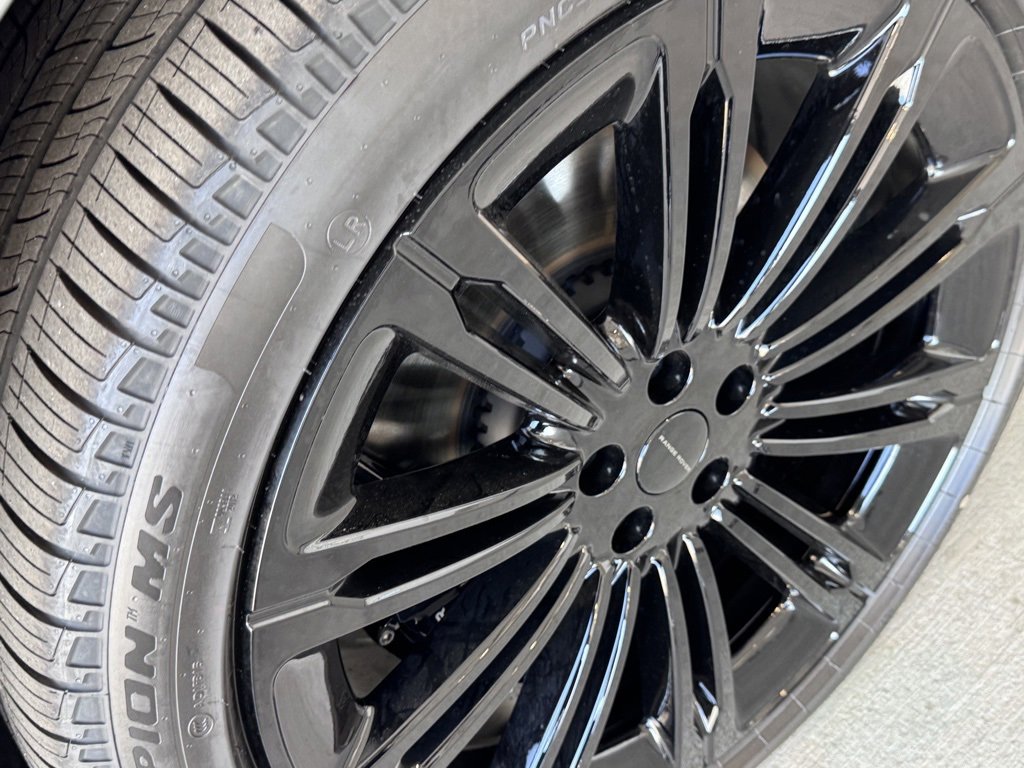 New 2026 Land Rover Range Rover SE image 22