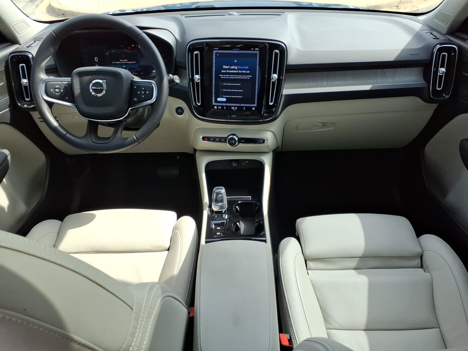 Certified 2023 Volvo XC40 B4 Ultimate FWD image 12