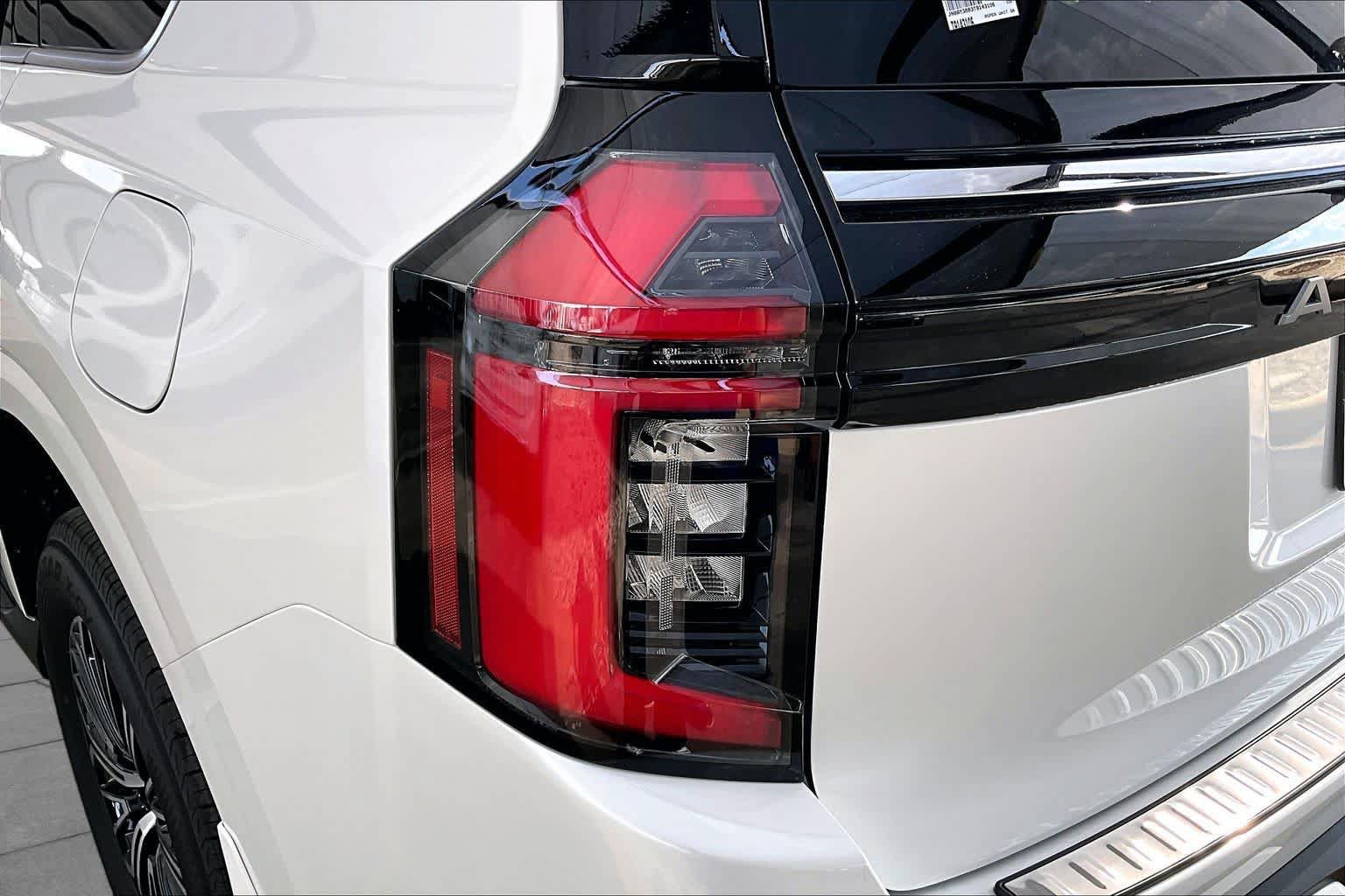 New 2026 Nissan Armada SL w/ Captain's Chari Seat Package AWD/4WD image 12