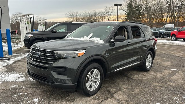 Used 2023 Ford Explorer XLT image 2