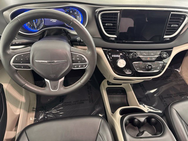 Used 2023 Chrysler Pacifica Touring-L FWD image 25