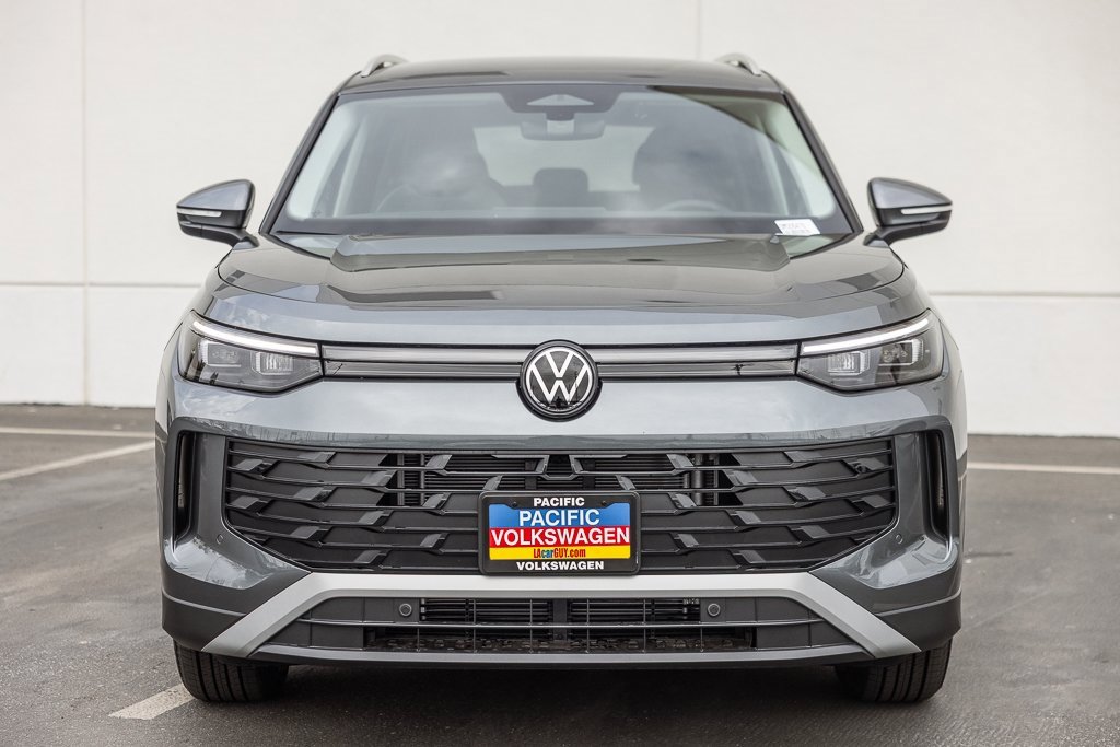 New 2026 Volkswagen Tiguan SE R-Line image 2