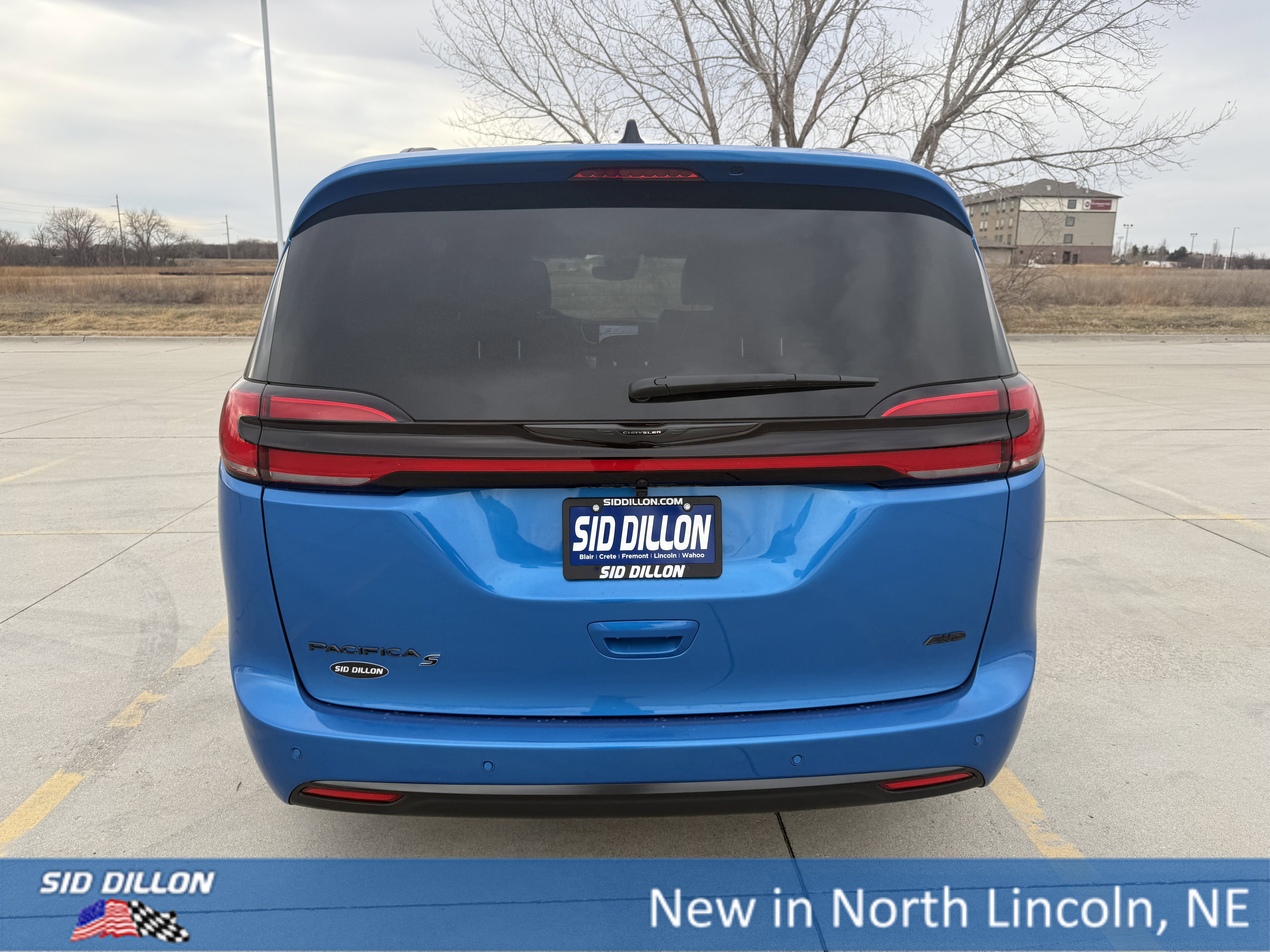 New 2026 Chrysler Pacifica Select w/ S Appearance Package image 4