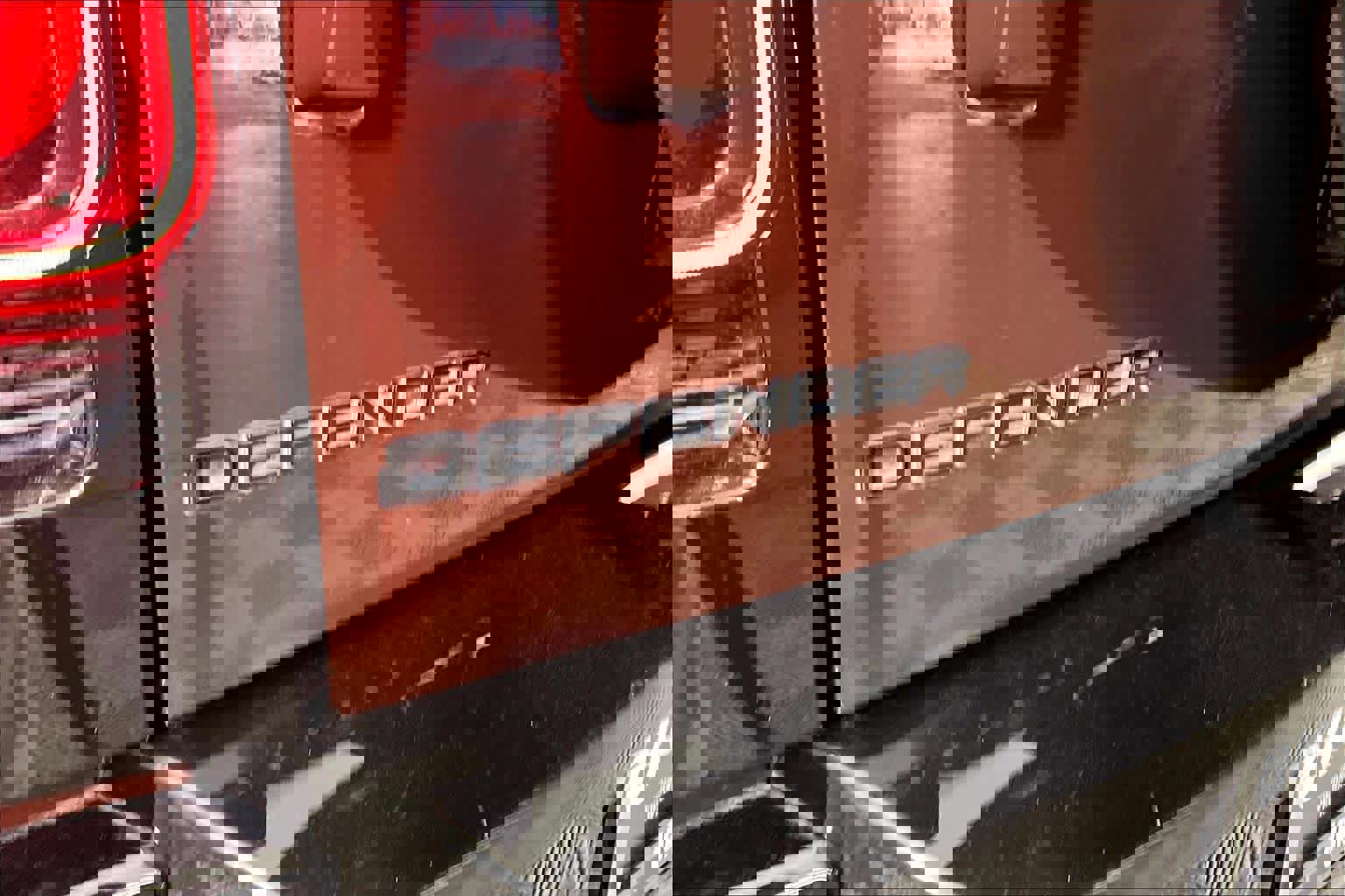 Used 2024 Land Rover Defender 130 X-Dynamic SE image 29