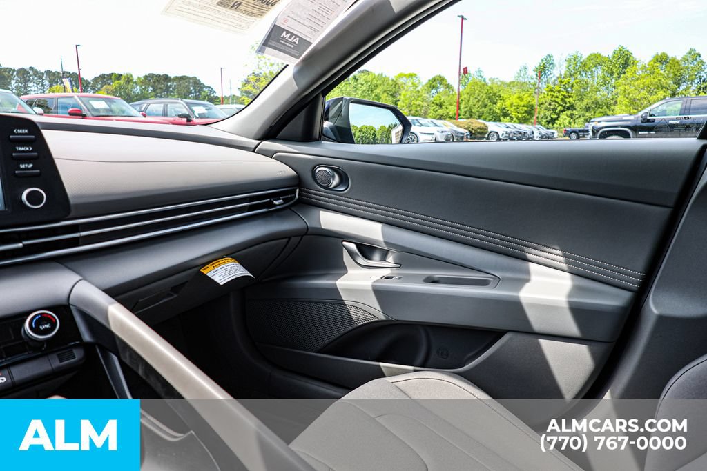 Used 2025 Hyundai Elantra Sport FWD image 43