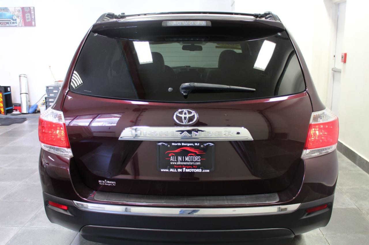 Used 2013 Toyota Highlander SE FWD image 5